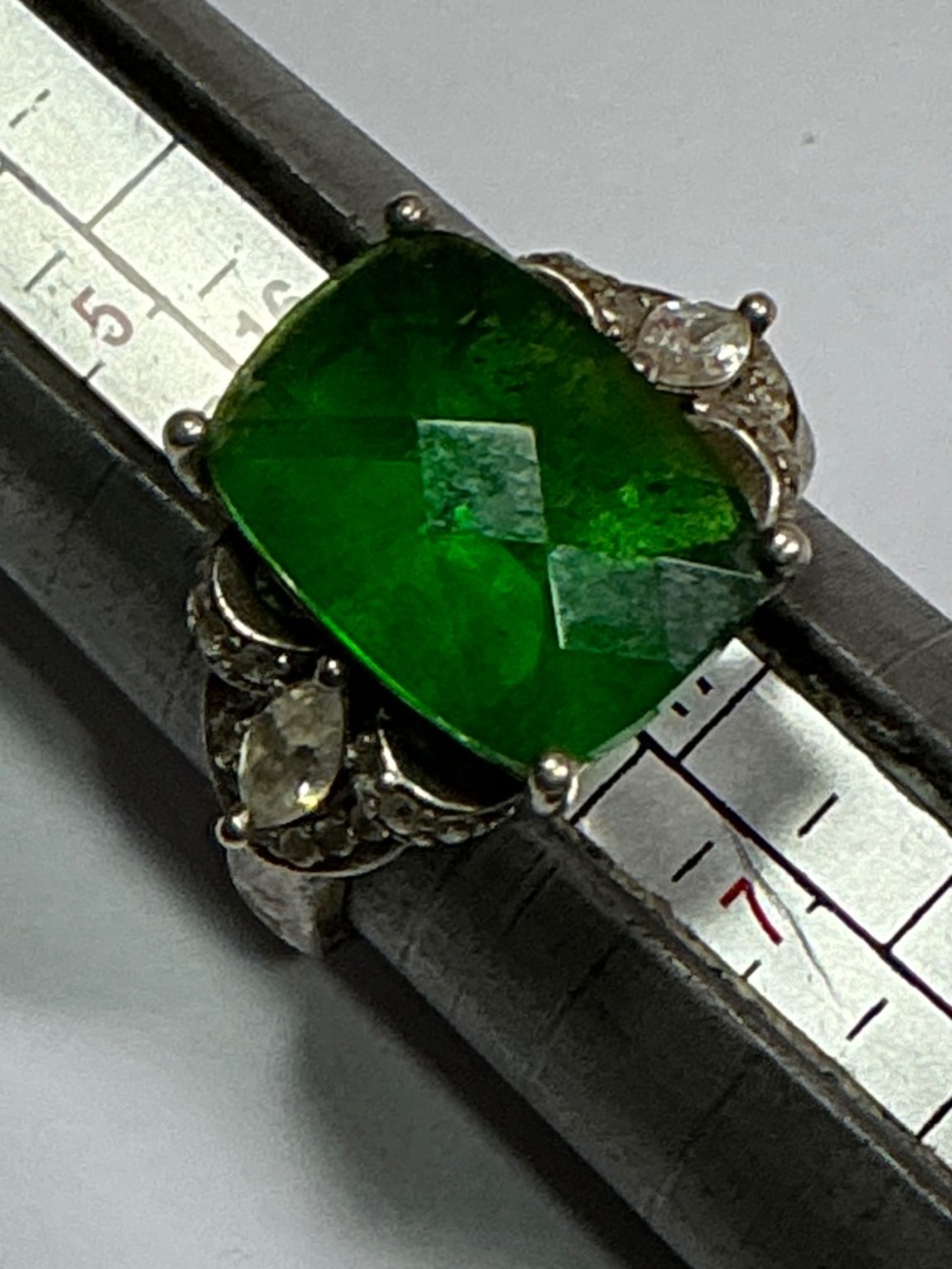 Stauer Sterling Silver Ring with a Green Stone W/ clear stones accent. Size 6.25